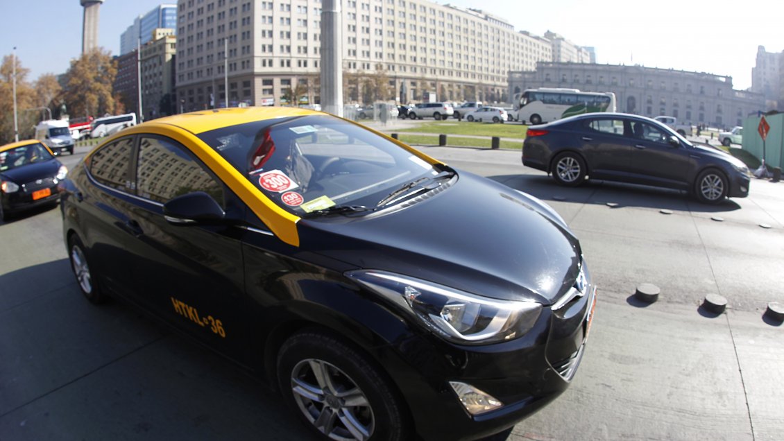 En prisión preventiva quedó taxista acusado de robar y violar a pasajeras