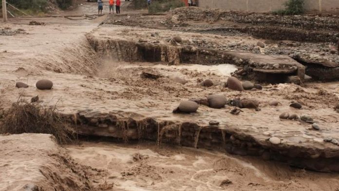 Rutas al interior de la Región de Tarapacá siguen interrumpidas por las lluvias estivales