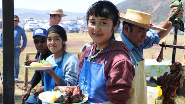Lonquimay: Con récord de público se lleva a cabo fiesta del asado de chivo