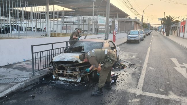 Arica: Carabineros detuvo a sujeto acusado de quemar auto en la vía pública