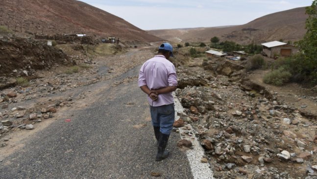 Lluvias estivales mantienen a más de 70 personas aisladas en Tarapacá