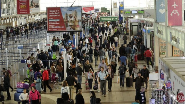 Con personal médico 24/7, Salud refuerza medidas en Aeropuerto Pudahuel por coronavirus