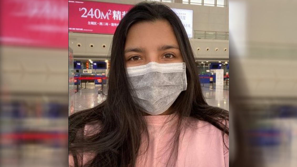 Llegó a Chile la estudiante que estuvo varada en aeropuerto chino