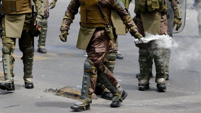Vendedores ambulantes enfrentaron a Carabineros en Viña: Dos detenidos y un policía herido