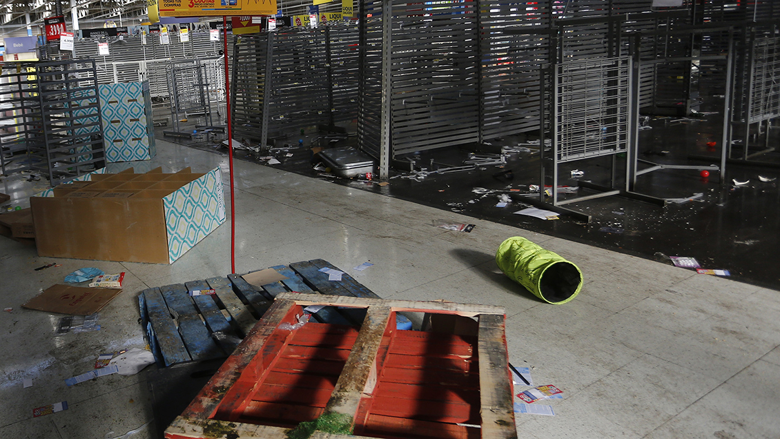 Sujetos intentaron saquear un supermercado, pero el local ya estaba vacío