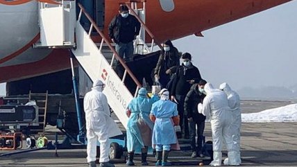  Llegó a Ucrania un avión con 72 evacuados de Wuhan  
