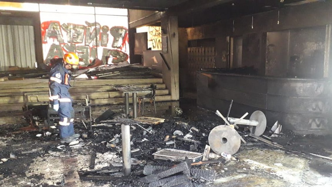 Incendio intencional destruyó el Café Literario del Parque