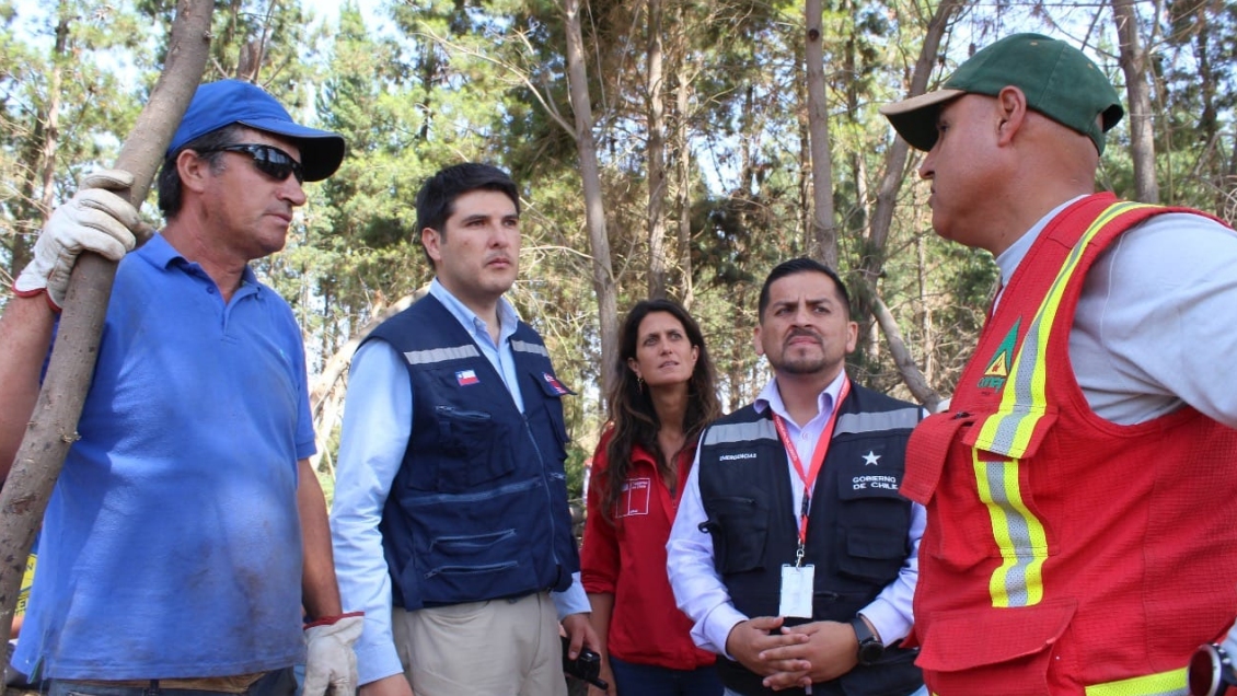 Incendio en Molina: Gobierno pide a vecinos que confíen en los organismos técnicos