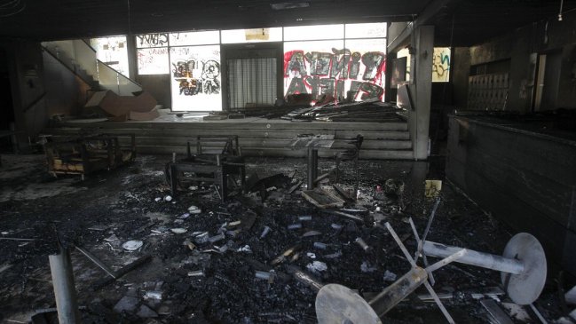 Guevara: Incendio intencional del Café Literario provocó la quema de más de 10 mil libros