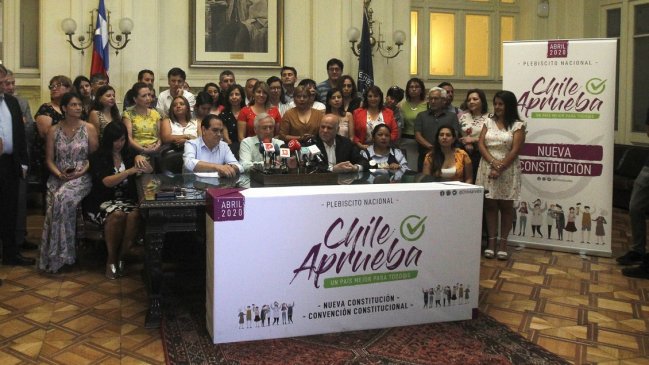 Desde la DC al PC: Oposición prepara banderazo para iniciar campaña por el 