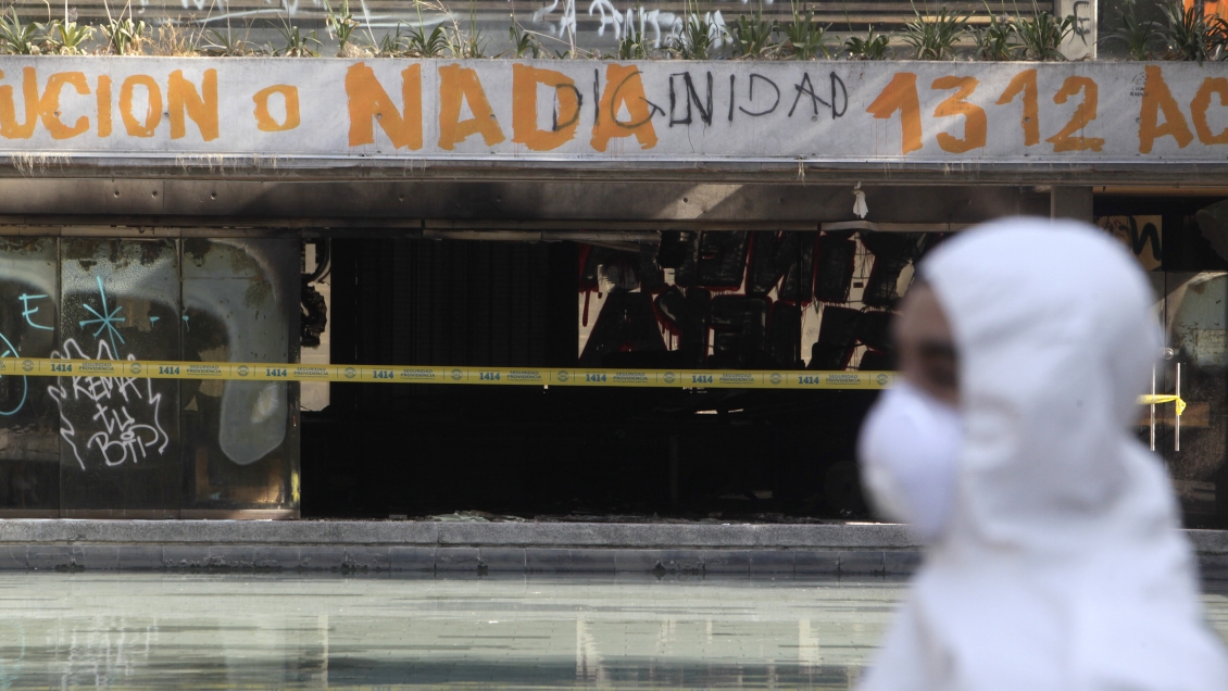 Gobierno se querelló contra quienes quemaron café literario de Providencia