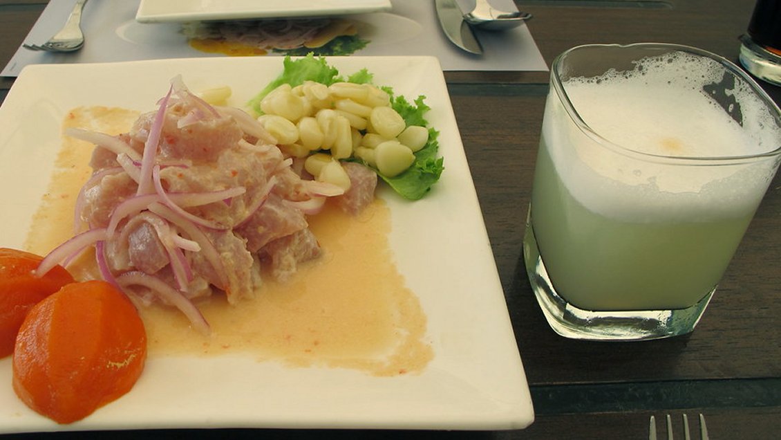 Embajada peruana criticó a medio británico por incluir al pisco sour y al ceviche como comida chilena