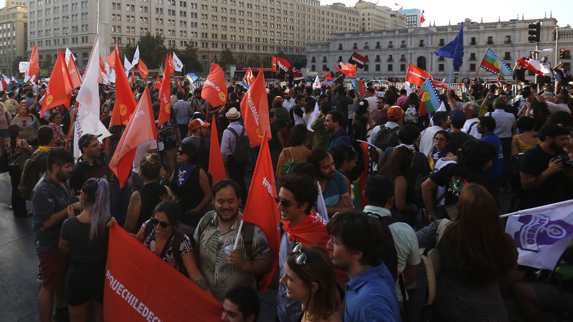 Partidarios del Apruebo y el Rechazo lanzaron campañas para el plebiscito