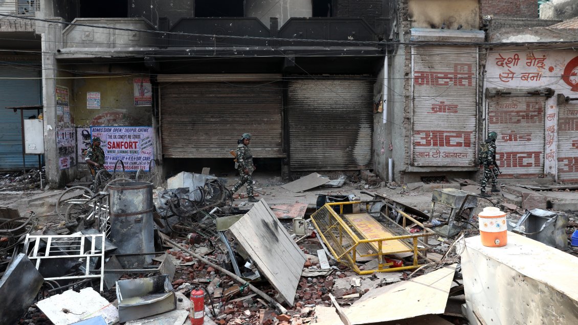 Disturbios entre hindúes y musulmanes dejan 34 muertos en Nueva Delhi