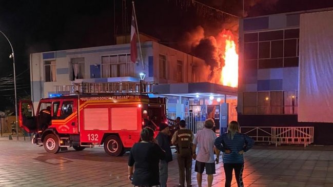 Incendio destruyó dependencias del municipio de Taltal