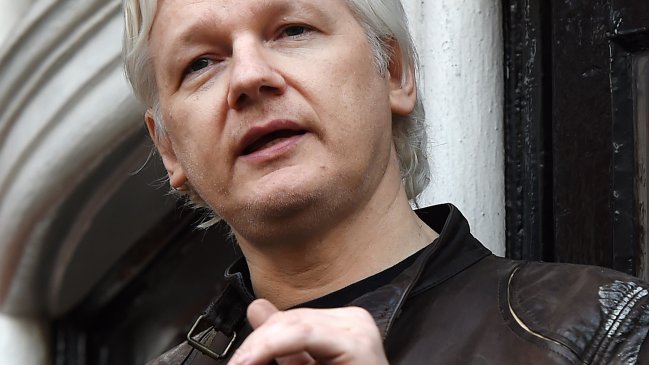 Jucio para extraditar a Assange se pospuso hasta mayo