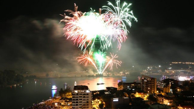 Colores, fuegos artificiales y multitudinaria: Noche Valdiviana espera a más de 200 mil personas