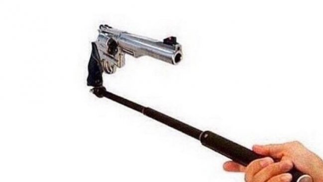 Tía cuidaba a su sobrino y lo baleó mientras se tomaba una selfie