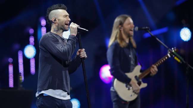 Nuevo retraso de Maroon 5 generó críticas: Show en Santiago también partió tarde