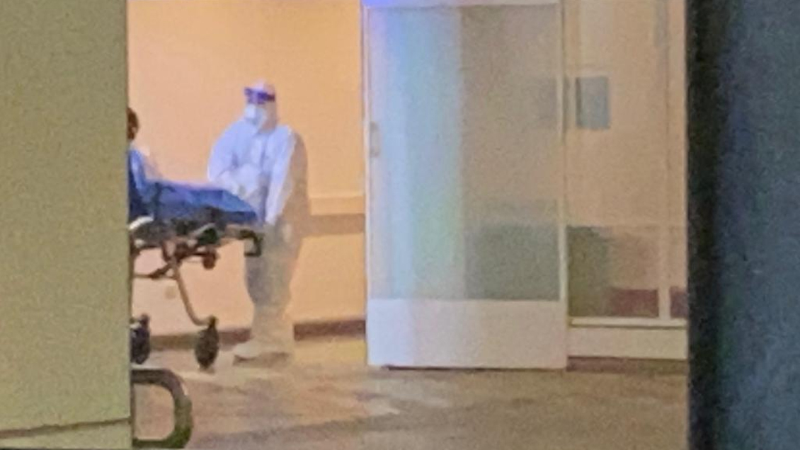 Esposa del primer caso de coronavirus en Chile ingresó al hospital bajo observación