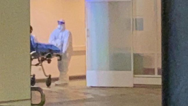 Esposa del primer caso de coronavirus en Chile ingresó al hospital bajo observación