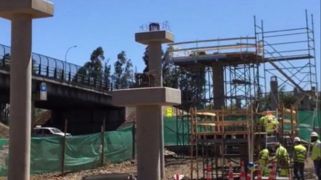 Instalación de pasarela obliga a cortar y desviar tránsito en la Ruta 5 Sur