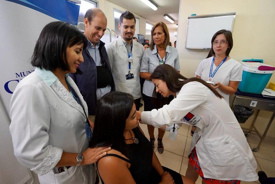 Comenzó vacunación contra la influenza a 9.500 funcionarios de la salud en Ñuble