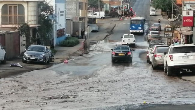 Rotura de matriz en Antofagasta: 11 casas anegadas y 1.710 hogares sin agua