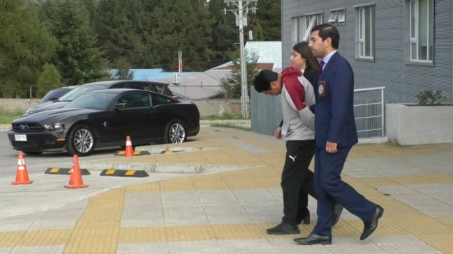 Sorprendieron a sujeto fotografiando a escondidas a una mujer en el aeropuerto Balmaceda