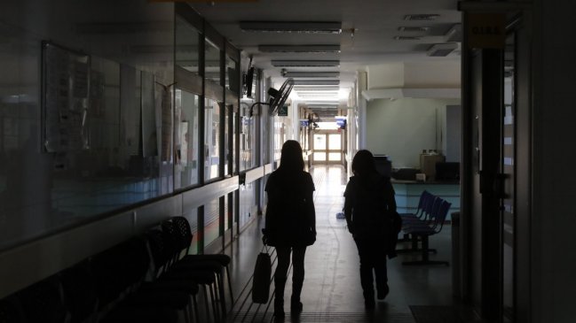 Jóvenes de 17 y 20 años dieron positivo por coronavirus: Ya son siete casos en Chile