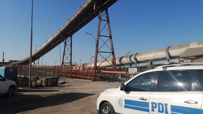 PDI investiga derrame de plomo desde empresa en la bahía de Mejillones