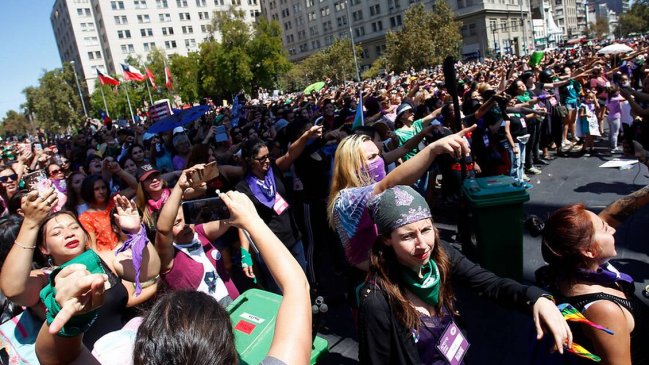 Dos de cada tres chilenas se han sentido discriminadas o violentadas por ser mujer, según encuesta