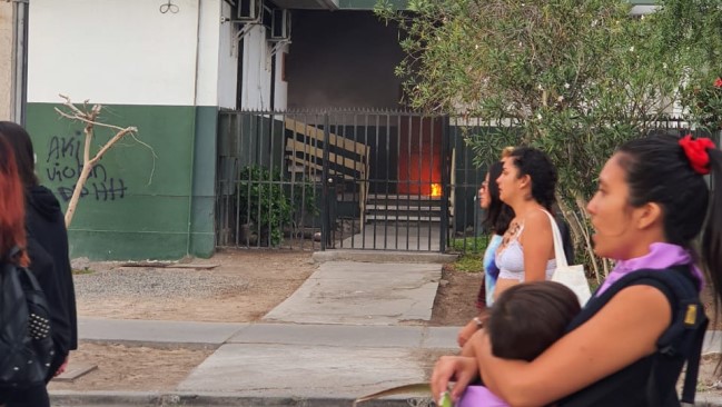 Con arresto domiciliario quedaron los tres formalizados en Arica por lanzar bombas molotov en el 8M