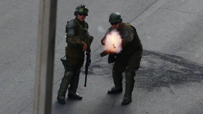 Carabinero acusado de herir con lacrimógena a una joven quedó con arresto domiciliario parcial