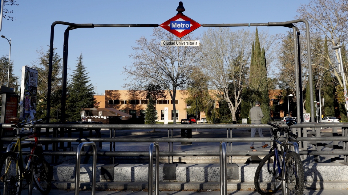 Estudiantes en casa y espectáculos suspendidos en tres regiones de España por coronavirus