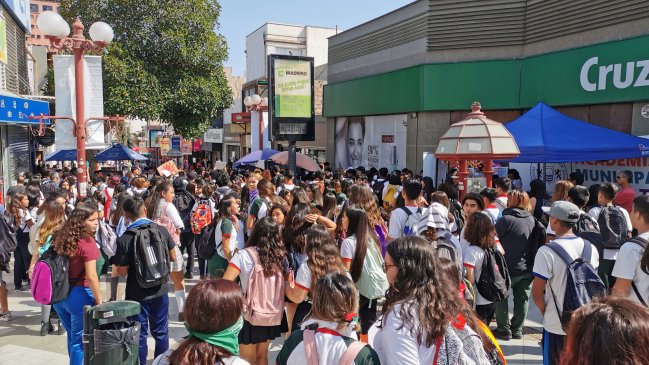 Cientos de estudiantes secundarios salieron a las calles de Arica tras llamado nacional a movilización
