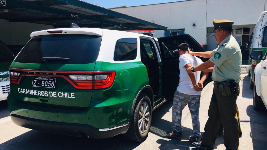 Hombre persiguió a ladrón que asaltó a su polola y logró que quedara preso