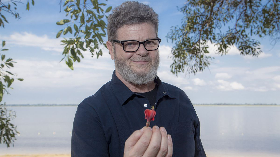 Gustavo Santaolalla también hará la música de la serie de 