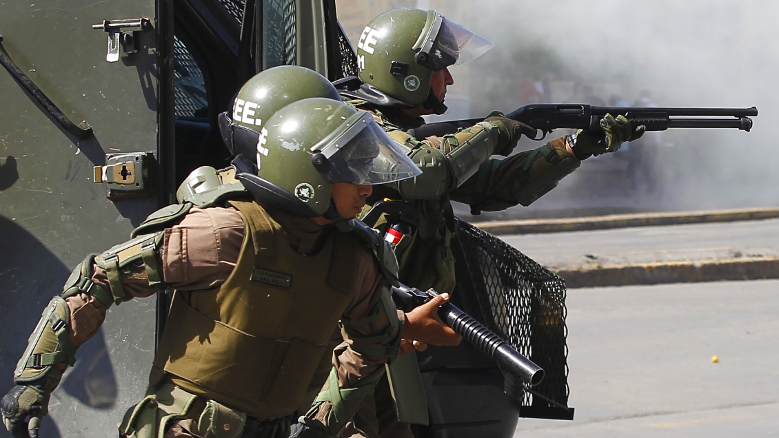Revocan prisión preventiva de carabinero acusado de homicidio frustrado contra manifestante