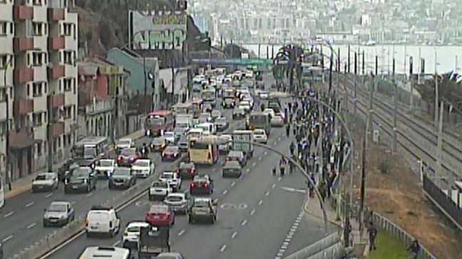 Secundarios se movilizan por segunda jornada consecutiva en Viña del Mar y Valparaíso
