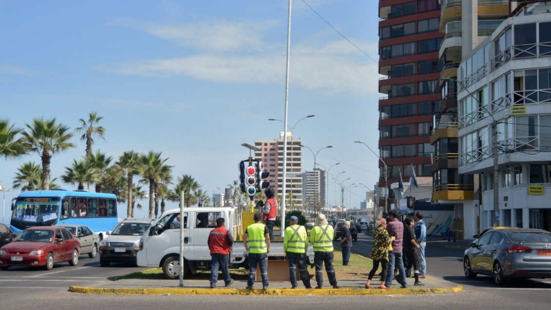 Comenzó marcha blanca de semáforos móviles en Iquique