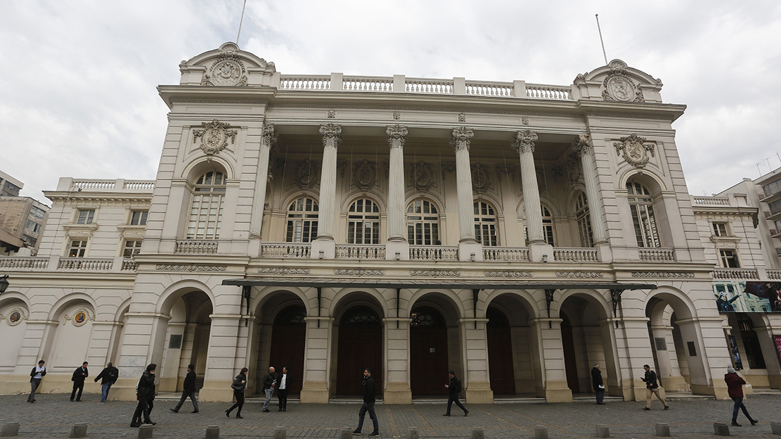 Teatro Municipal de Santiago suspende su programación hasta mayo