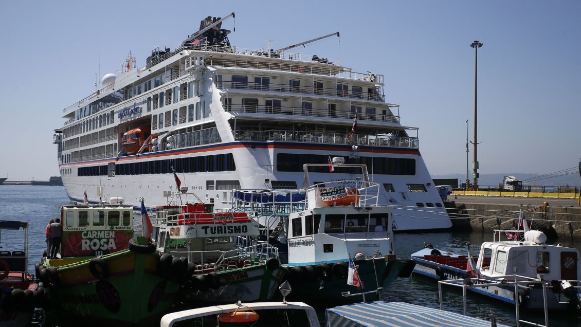 Prohibirán recalada de cruceros en puertos chilenos por avance de coronavirus