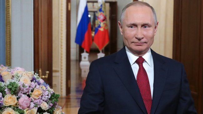 Putin firmó ley que modifica la Constitución y le permite permanecer en poder
