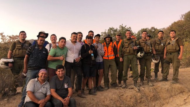 Carabineros halló con vida a dos jóvenes extraviados en cerro de Machalí