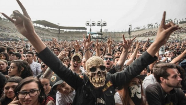 Vive Latino con baja convocatoria y recibe críticas por realizarse pese al coronavirus