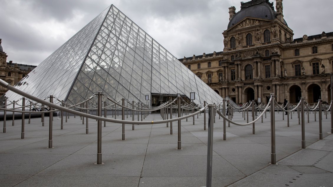 Francia limita los desplazamientos durante 15 días para hacer frente al coronavirus