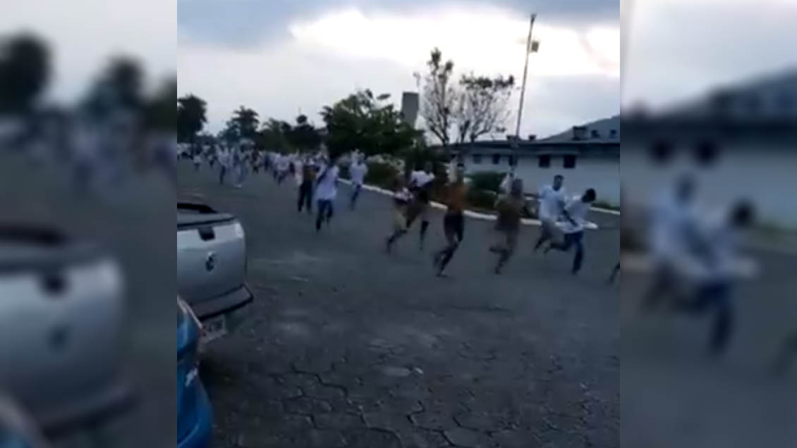 Al menos 1.350 presos se fugaron de tres cárceles en Brasil