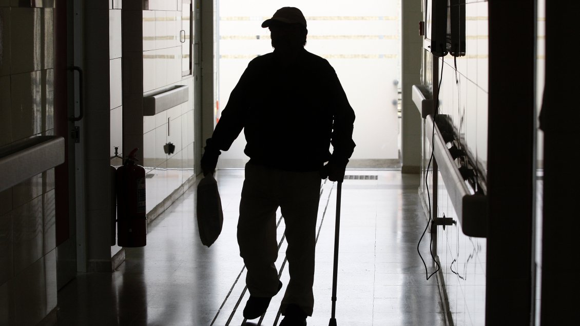 Iquique: Club de Adulto Mayor fue enviado a realizar cuarentena tras realizar viaje a Chiloé