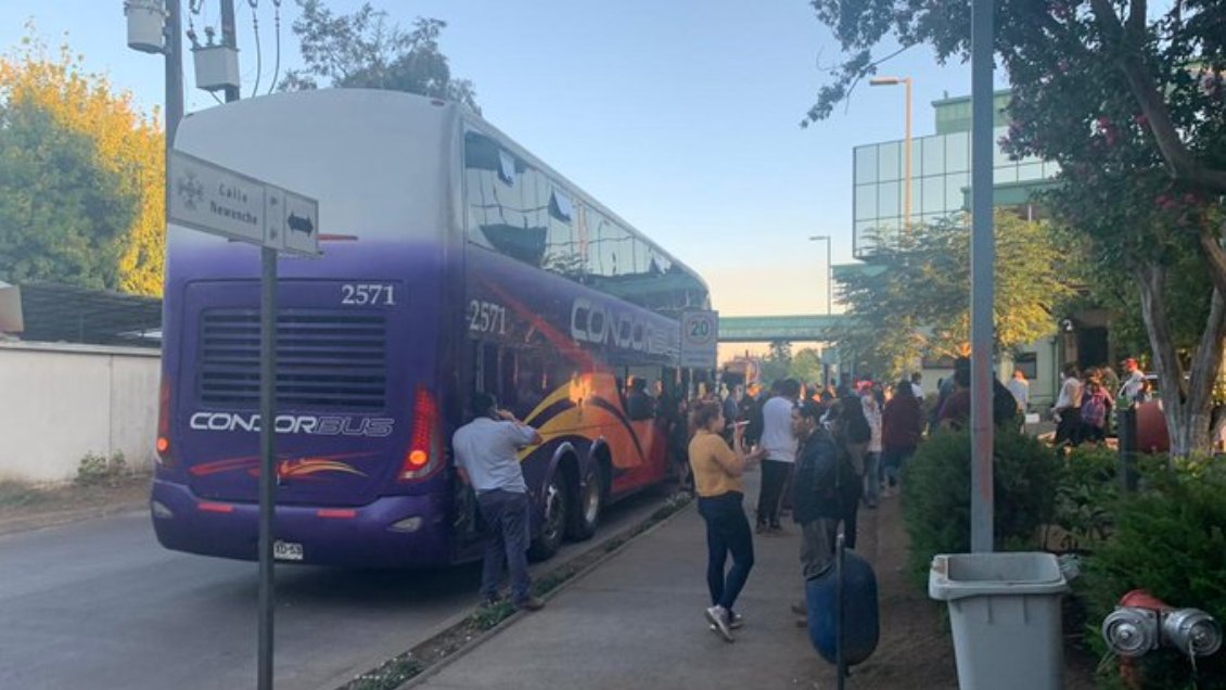 Bus que se dirigía de Santiago a Valdivia fue desviado a Los Ángeles por sospechas de coronavirus